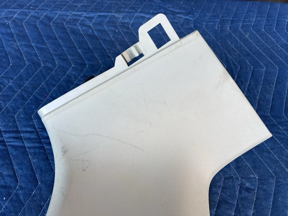 Volvo XC70 2008-2013 camioneta solo par de molduras de pilar D bronceado izquierdo y derecho OEM #4368E Foto 3 de 4