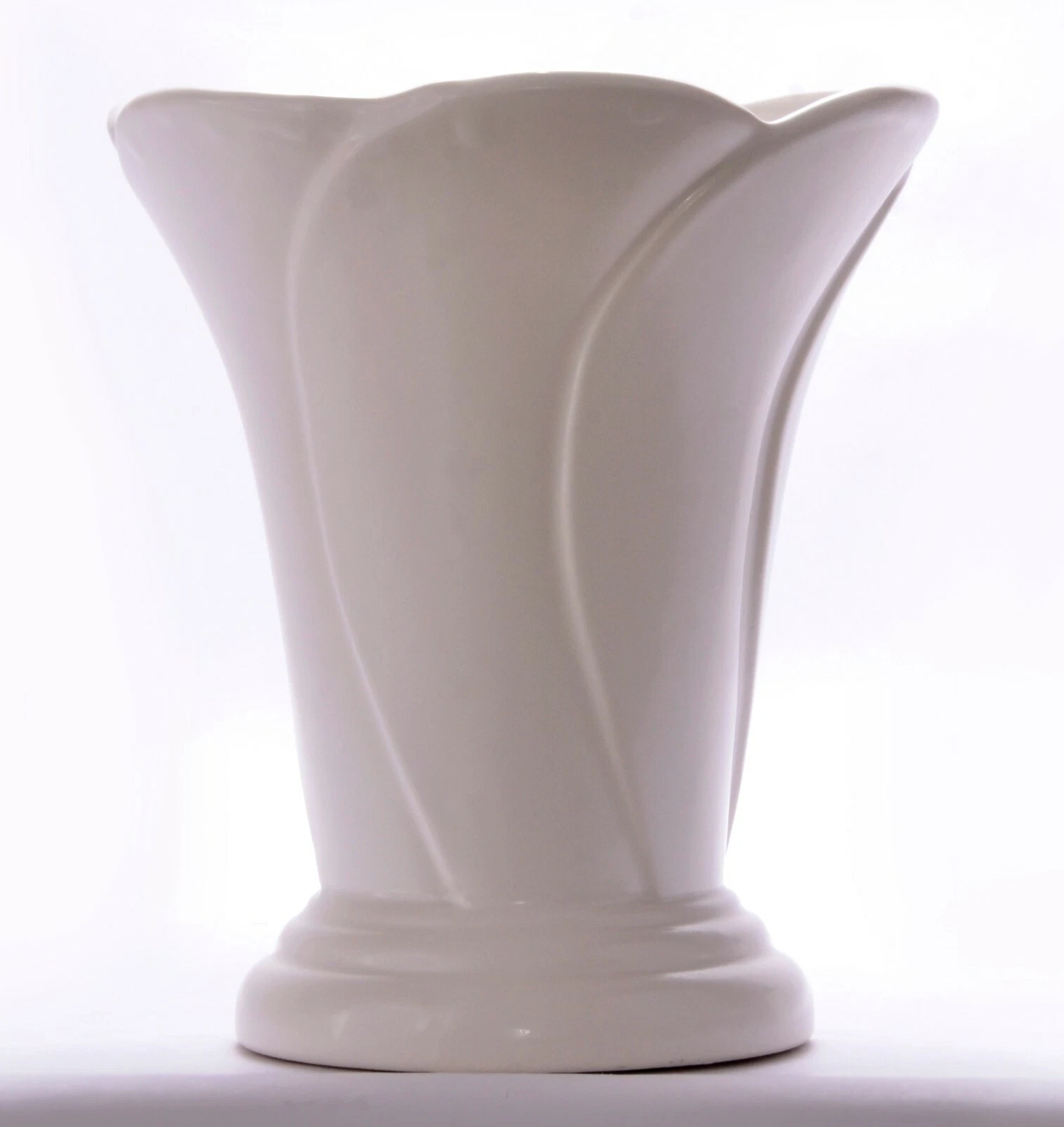 ROYAL HAEGAR POTTERY 7.5" ROUND PETAL VASE SNOW WHITE #20560 NEW