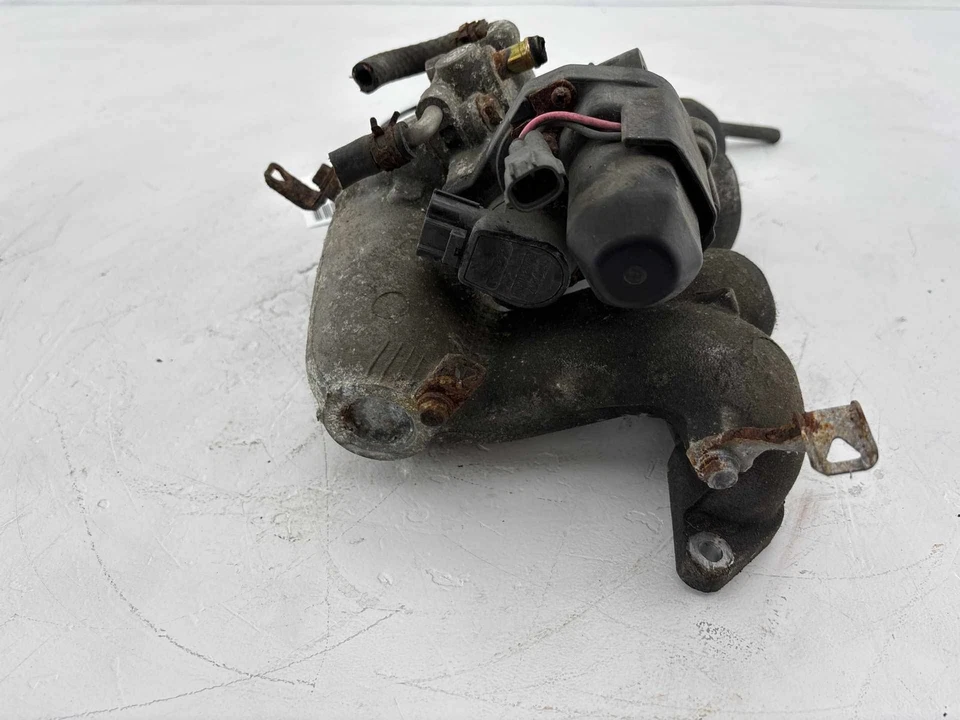 Colector de admisión de aire del motor Toyota Prius 2004-2009 1,5 L OEM Foto 3 de 4