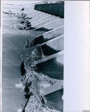 Deflectores de hormigón base presa hidroeléctrica desvío agua energía foto vintage 8x10