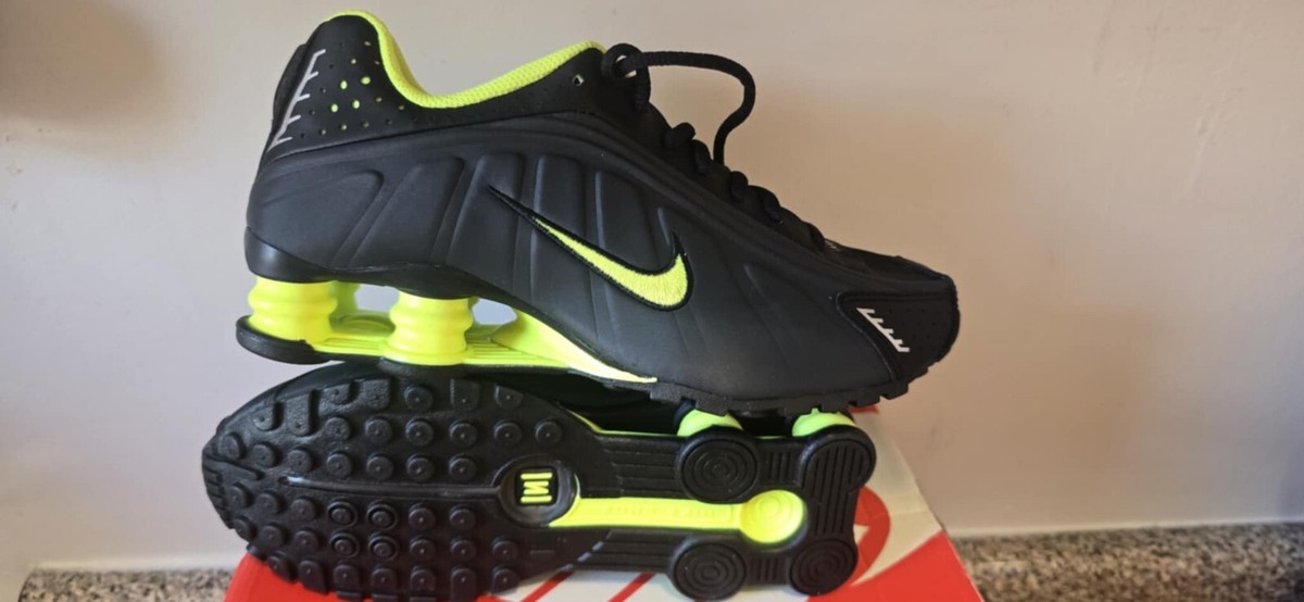 Nike Shox R4 GS CW2626 002 Black/ Volt Anthracite Size 6 Youth