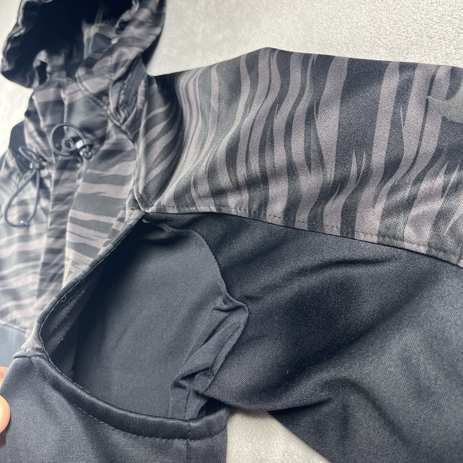 SACAI X NIKE Nike Felpa con Cappuccio Uomo S Nera KD Kevin Durant Stampa Zebra Zip Giacca Therma Fit?