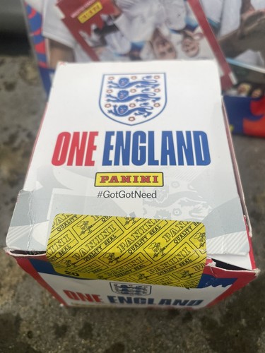 One England STARTER PACK & BOX 50 Confezioni Sticker Album Panini Mondiali Euro NUOVO - Foto 3 di 12