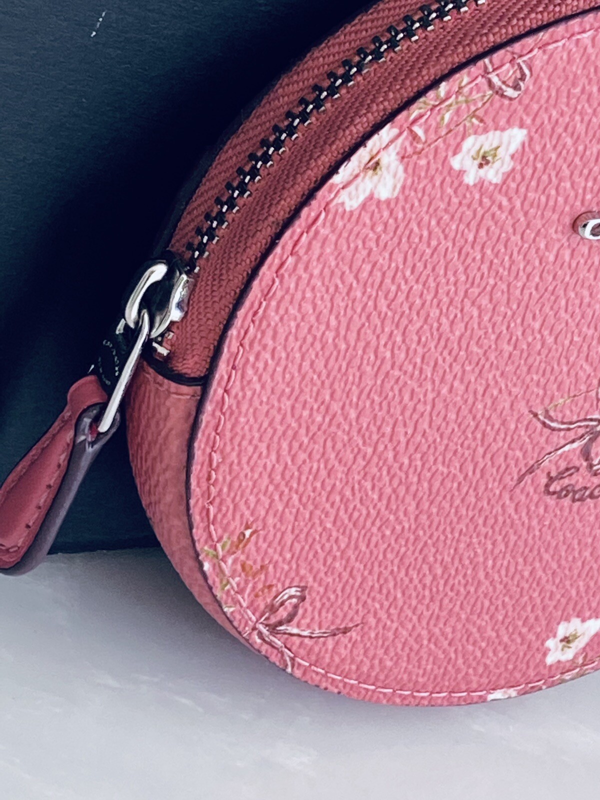 COACH PINK FLOWER & BOW ZIP COIN/CARD CASE ROUND 6667… Gem