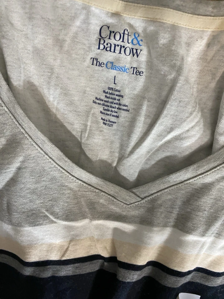 Croft & Barrow The Classic Tee  V Neck Short Sleeve Size Large - Image 2 of 4