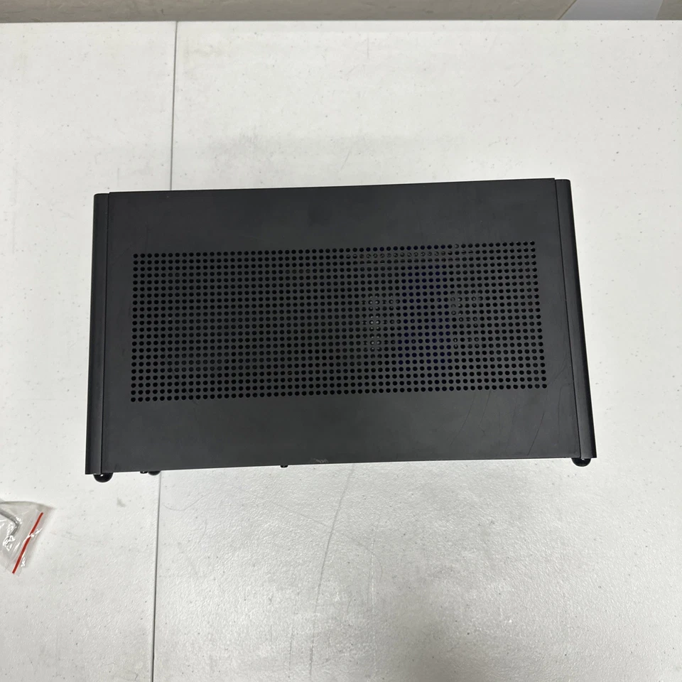 Estuche LOUQE Ghost S1 ITX con elevador + sombrero de copa - Caja original Foto 4 de 4