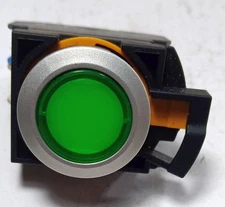 1 USED IDEC CW4L ROUND FLUSH GREEN PILOT LAMP ***MAKE OFFER***