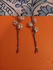 Vintage 3 Inch Gold Toned Pair Of Hair Clips With Faux Sea Pearls Flowers