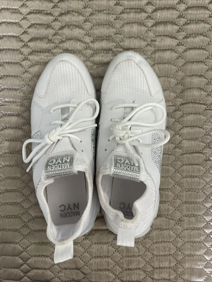 Steve Madden women's Size 9.5P-Razer Shoe White Sneaker Lace Up excellent cond - Image 2 of 4