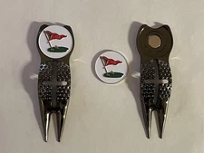 (1) Los Angeles Country Club 'LACC' Crosshairs Divot Tool & 1" Coin Golf Marker