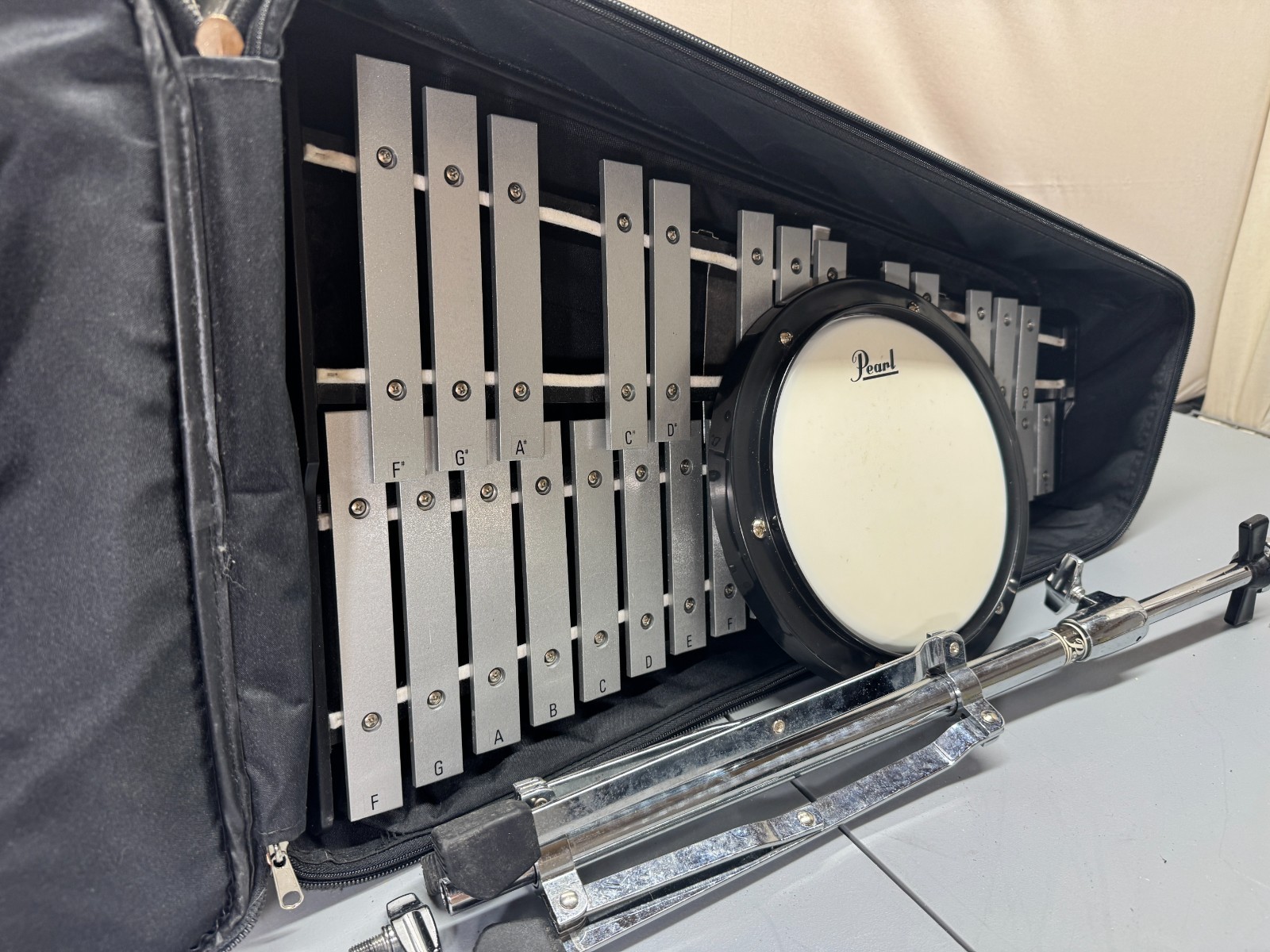 Pearl Xylophone Percussion Band Student Practice Bells Case 32-Key Drum Pad