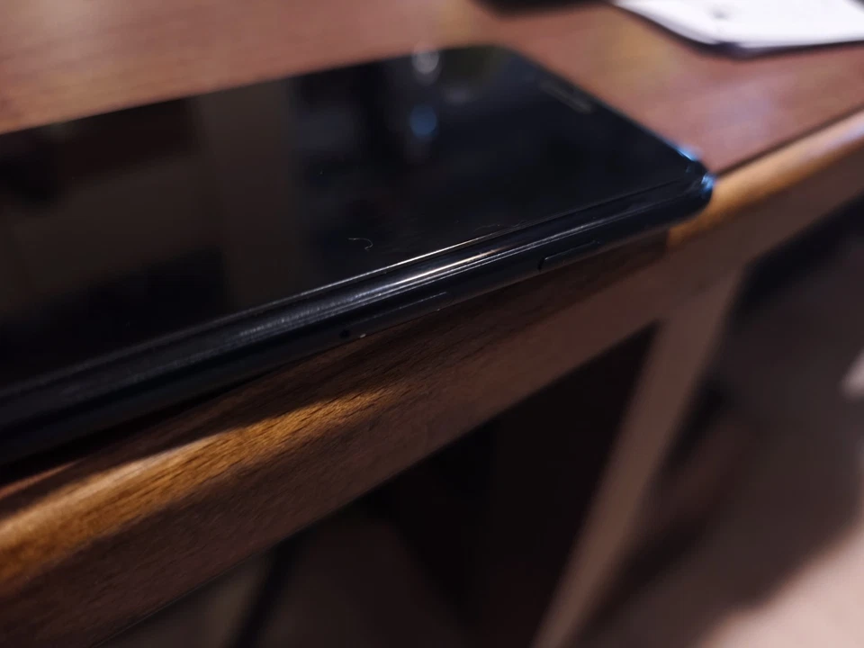 Apple iPhone 7 - 256GB - Jet Black + Batteria maggiore Capacità - Immagine 3 di 4