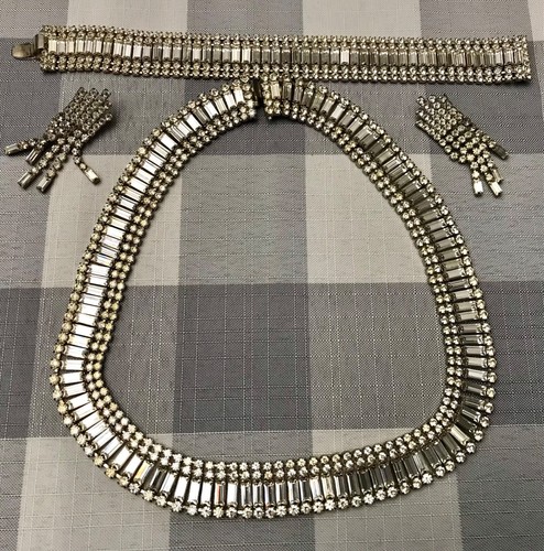 Vintage Unsigned Clear Rhinestone Choker Bib Necklace Bracelet & Earring Set - Picture 2 of 16