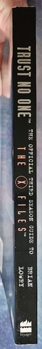 Trust No One: The Official Guide To The X-Files Volume II by Brian Lowry - Picture 5 of 18
