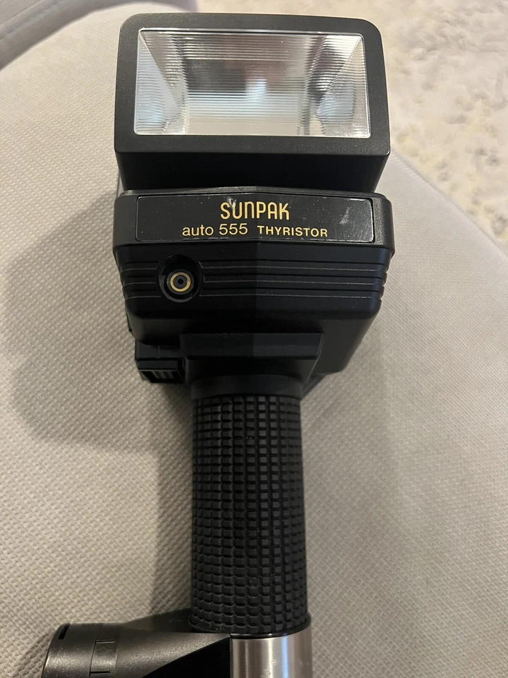Sunpak Auto auto 555 Handle Mount Flash . Only body flash, no batteries - Image 2 of 4