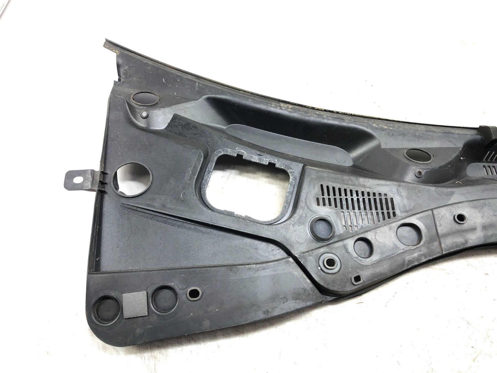 2014-2020 MASERATI GHIBLI WINDSHIELD WIPER COWL COVER PANEL GRILLE OEM.