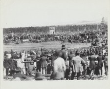 PHOTO OF MASSIVE CROWD WATCHING PUBLIC HANGING FROM NEGATIVE ON PHOTO PAPER 