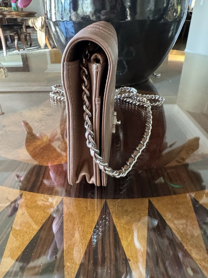 Cartera Chanel con cadena Foto 3 de 4