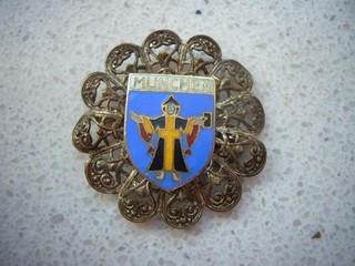 A132) Old Badge Brooch City of Munich Bavaria City Coat of Arms Enamel