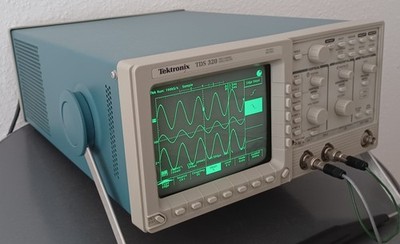 Tektronix Oszilloscope TDS 320 mit Druckeranschlussmöglichkeit