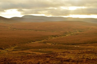 Foto 6x4 Goldrausch Land - Strath Ullie, Sutherland Cnoc Coire na Fe\u c2017