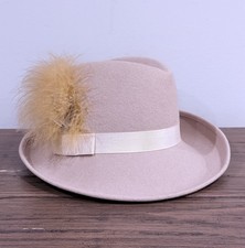 Vintage 1930s 1940s Women s Cream Felt Fedora Hat w Feather Grosgrain