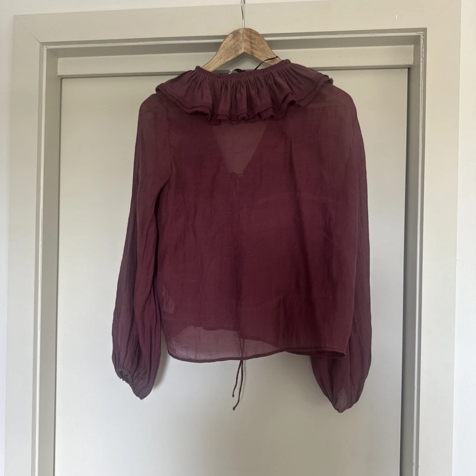 Blusa Zara Ciruela Volantes Fluidos Talla S Foto 4 de 4