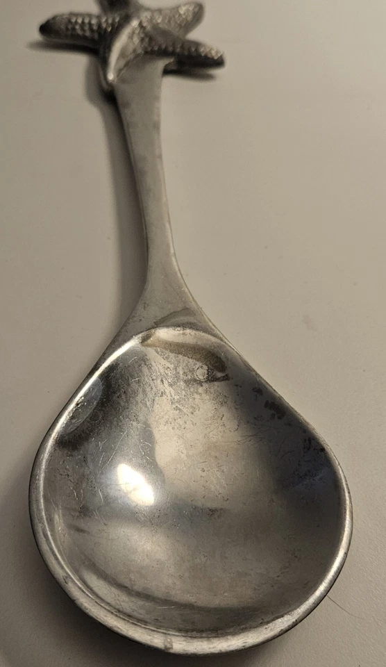 Cuchara estrella de mar vintage de aluminio fundido Mariposa 1994 Foto 2 de 4