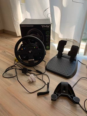 Thrustmaster TMX Force Lenkrad Inkl. Pedale - Schwarz SIM Racing (4460136)