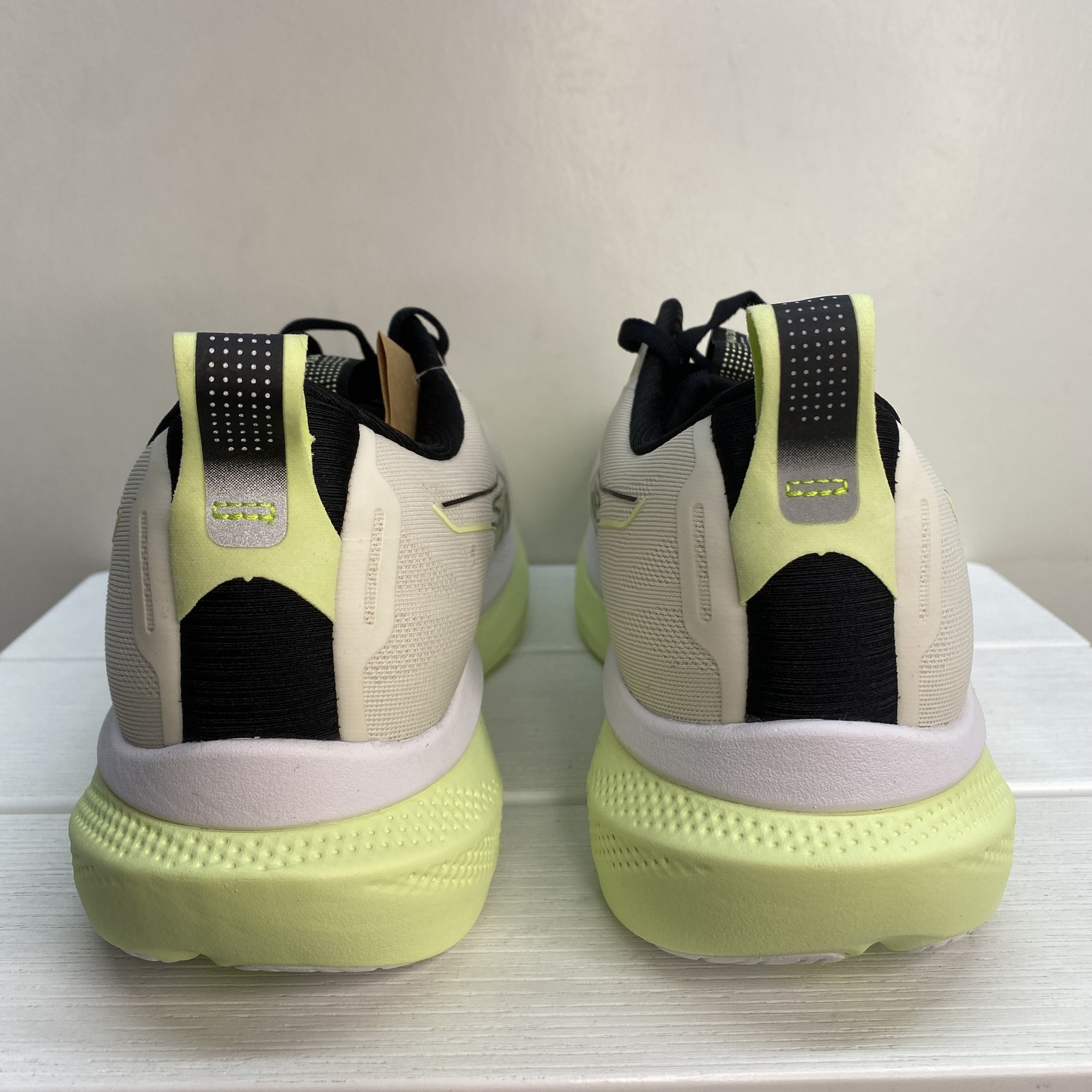 Asics Glideride Max Mens Size 11 Birch Black Mesh Upper Lace Up Running Shoes thumbnail 2