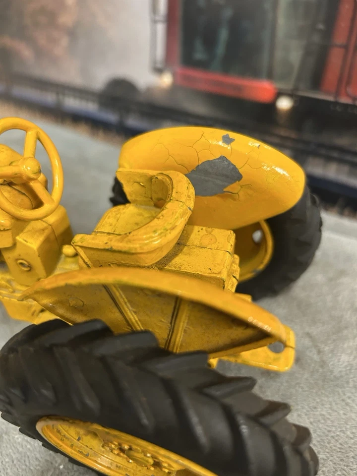 Tractor industrial Ertl 1:16 International 2504 de colección Foto 4 de 4