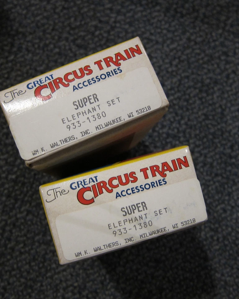 WALTHERS CIRCUS RAIL CARS & 2 ELEPHANT PACKS HO   6 cars total - Image 4 of 4