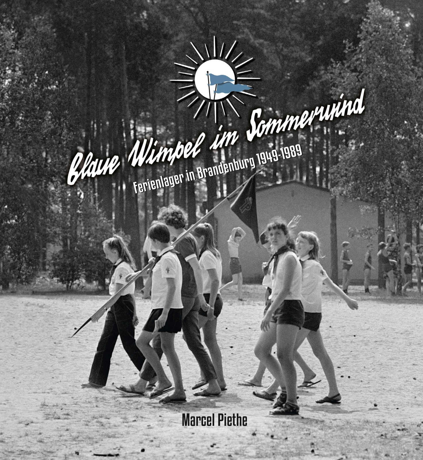 Thumbnail - Blaue Wimpel Sommerwind Marcel Piethe