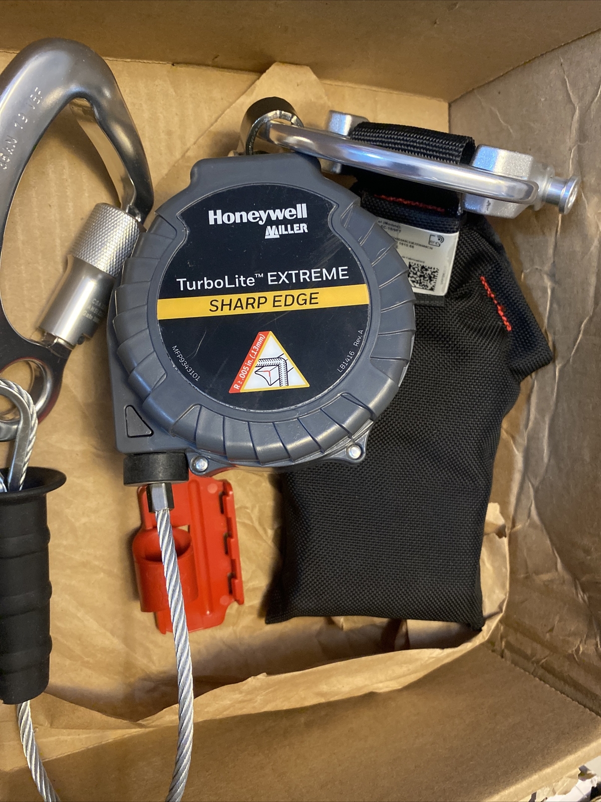HONEYWELL MILLER LeadingEdge Self Retracting Lifeline 9 ft. MFLEC18