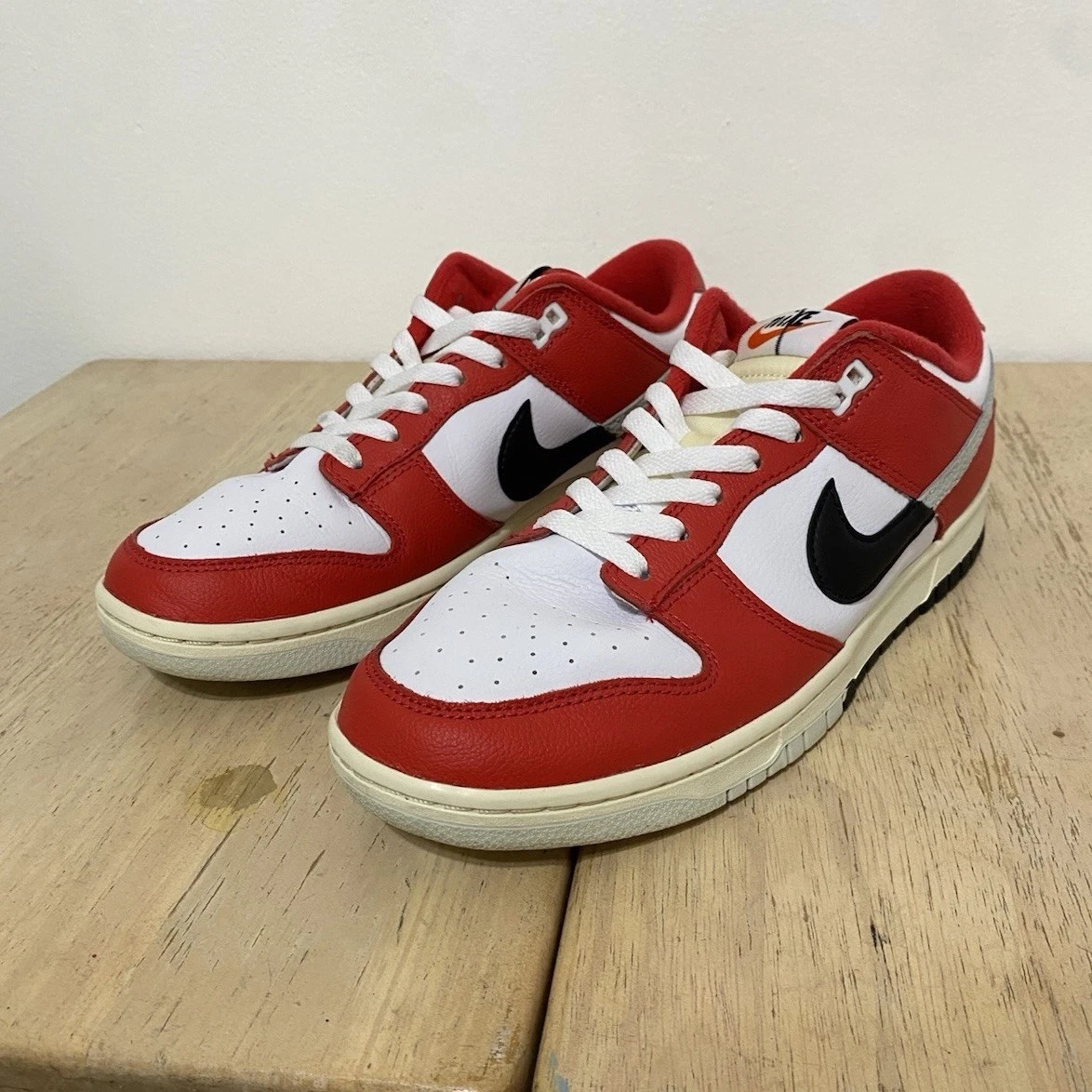 Preços baixos em Nike Dunk Low Black White Red | eBay