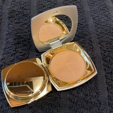 Est e Lauder Re-Nutriv Intensive Comfort Pressed Powder 03 Light Medium .35 Oz