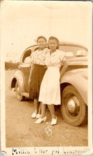 Foto de estudio vernácula de coche de colección de mujeres filipinas Millie & Lemoncito años 40
