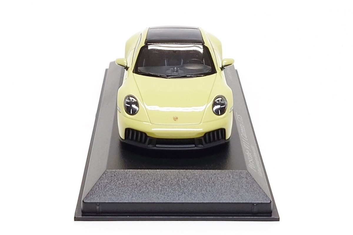 Minichamps 1:43 Porsche 911 Carrera GTS (992.2) in Cartagena