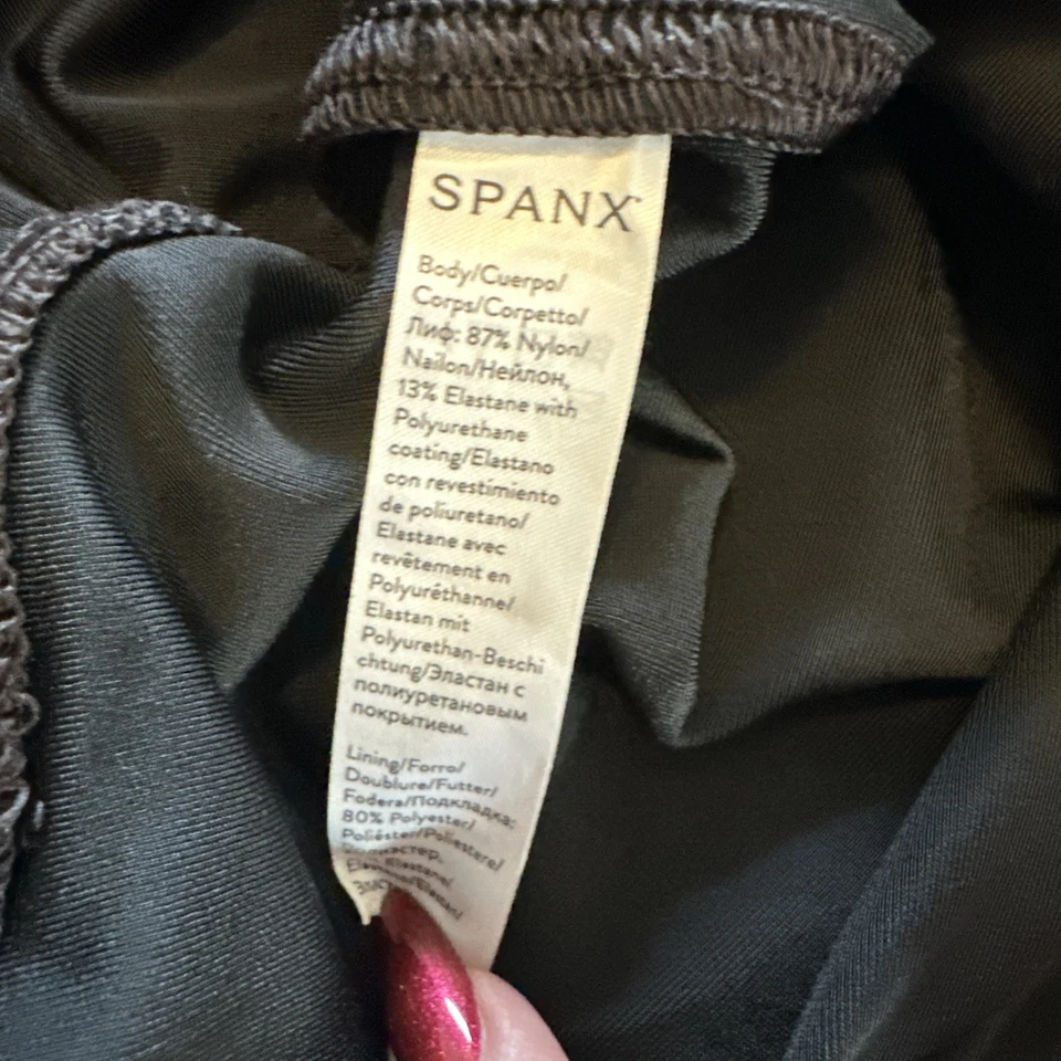 Leggings femininas Spanx de couro sintético plus size 3X preta elástica no tornozelo apertado - Imagem 4 de 4