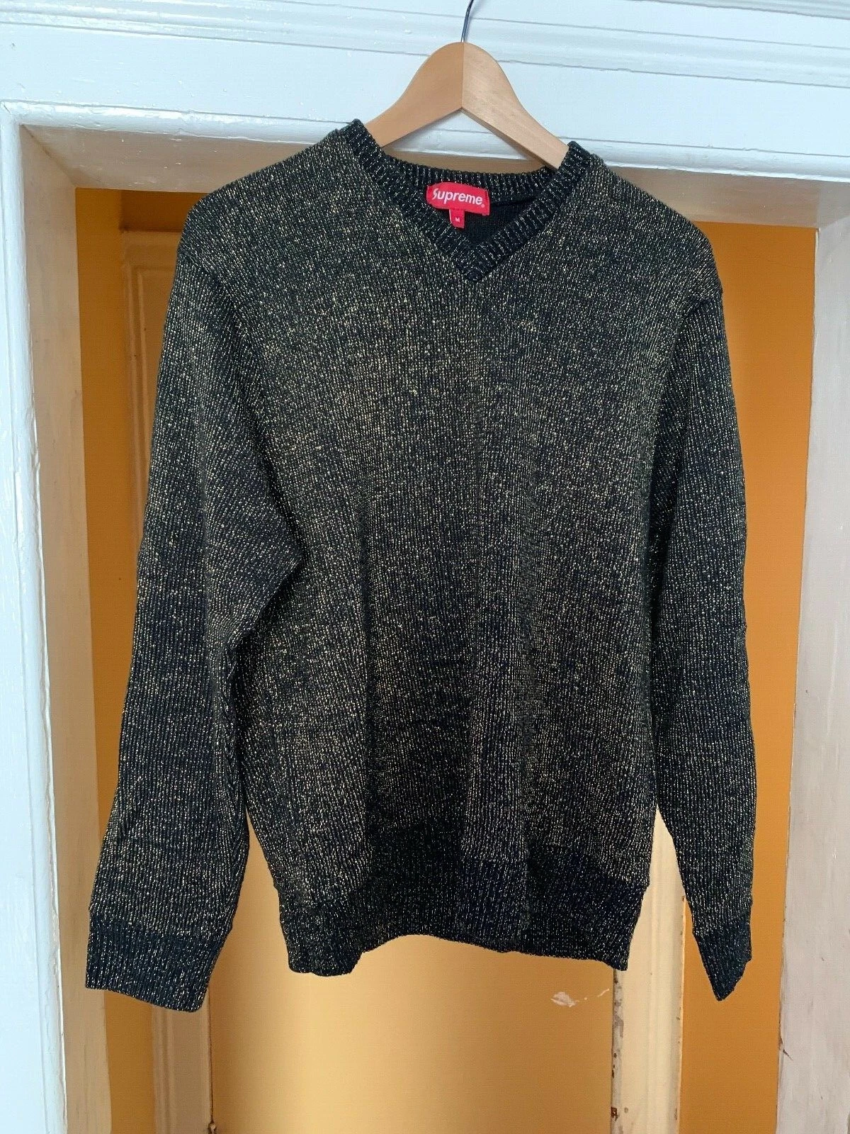 Pull en tricot métallique Supreme Tinsel SS16 paillettes col en V or noir taille M