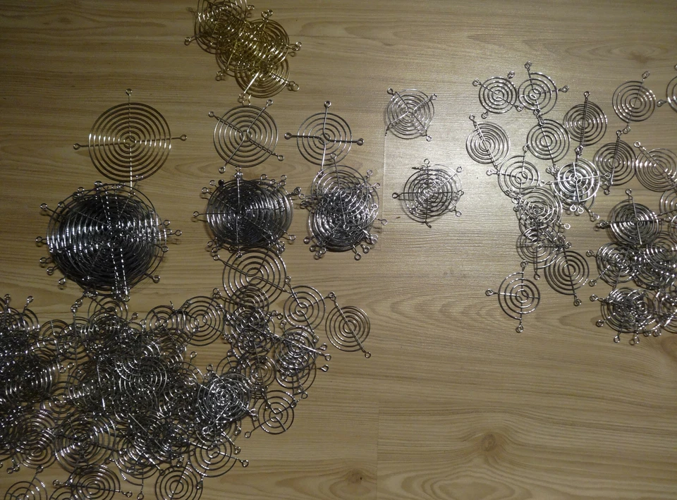 4 Lüftungs gitter Kühlergrill PC Lüfter Schutz Blenden case modding - Bild 2 von 2