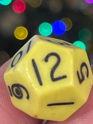 Vintage Mentzer d12 yellow rpg ad&d dice 120823@