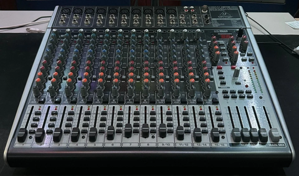 Behringer Xenyx X2442 USB; Quasi unbenutzt mit Originalverpackung+19" Rack-Kit