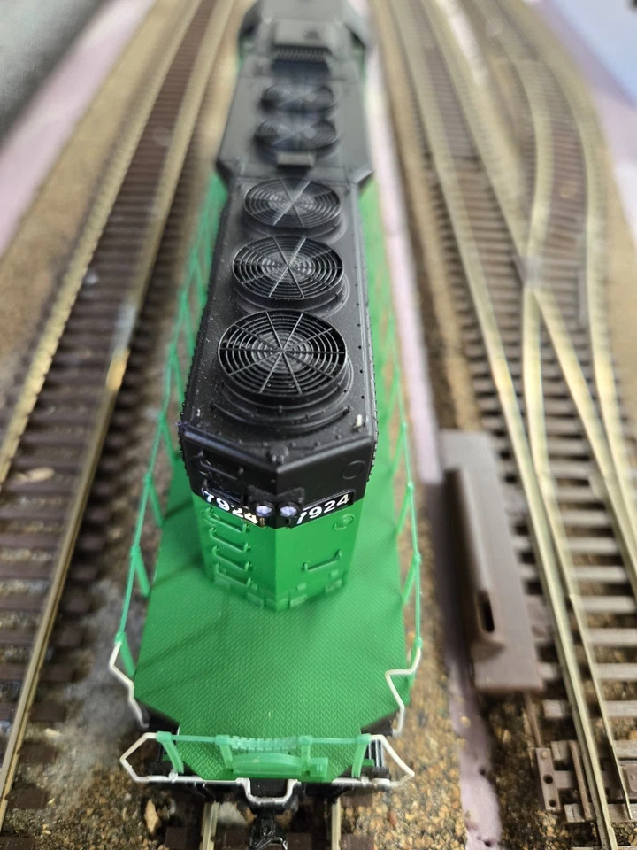 Broadway Limited BLI BN Burlington Northern SD40-2 #7924 DCC - Image 3 of 4