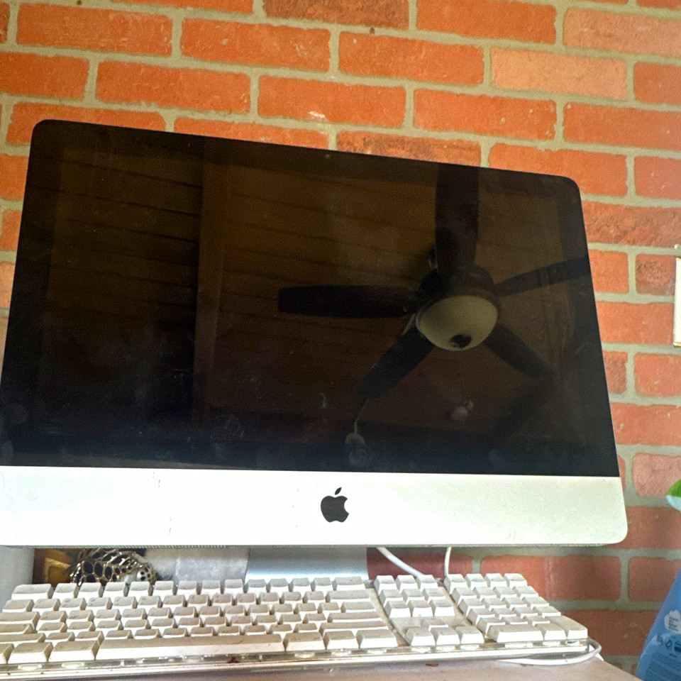Apple iMac Series All-in-One Desktop Computer, Silver All-In-One Form ...