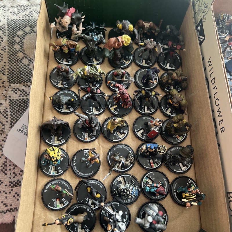 Vtg  WizKids Miniatures Figures Mixed Lot 150 Pieces All Black Bases,All YR 2000