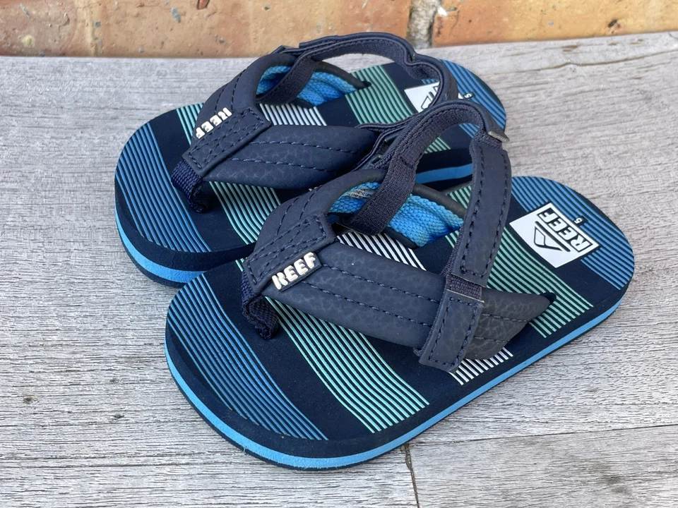 🔥 Chanclas sin cordones Reef para niños pequeños azules y negras talla: 5 T Foto 2 de 4