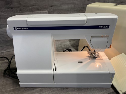 Husqvarna Viking Lily 545 Sewing Machine w/ Case - Works Great! - SEE VIDEO - Picture 16 of 17
