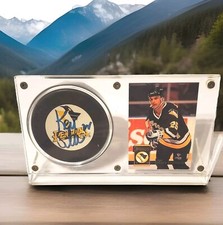 KEVIN STEVENS NHL PITTSBURGH PENGUIN SIGNED VINTAGE PUCK  RARE IN DISPLAY + CARD