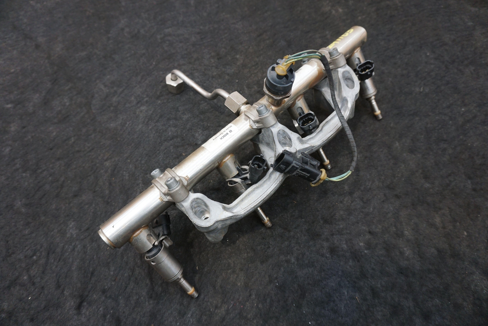 Right Fuel Injection Rail Pipe 4 Injector OEM 247581 Ferrari California 2008-14